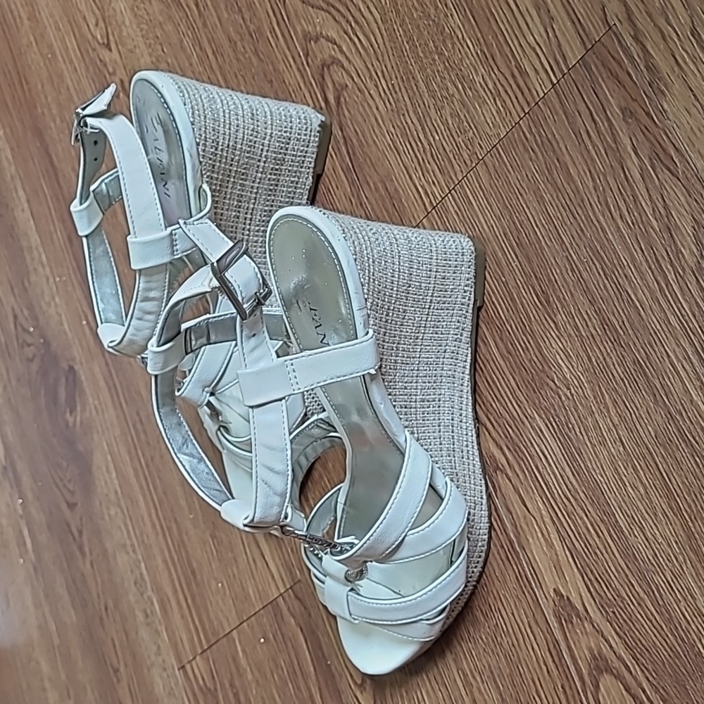 White Wedges - Picture 2 of 5